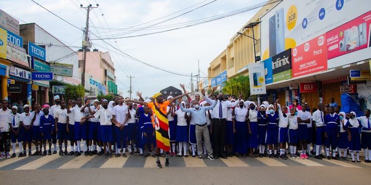 #JoeWalker paints zebra crossing in Mbarara