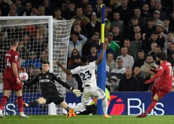 Liverpool hit Leeds for six after controversial Gakpo opener