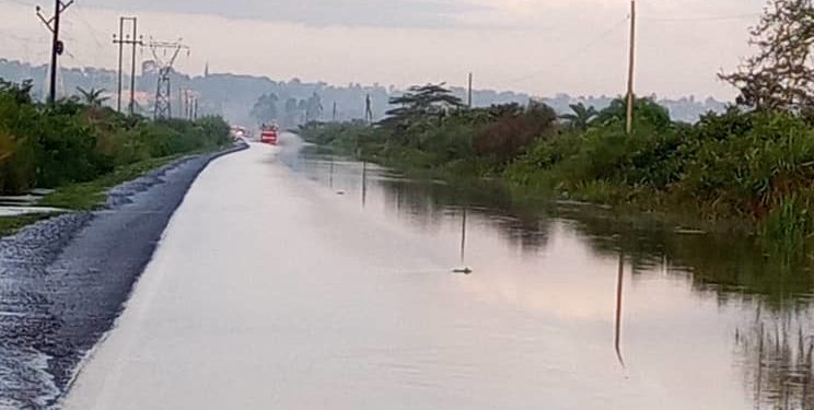 River Katonga bursts banks, paralyses traffic flow