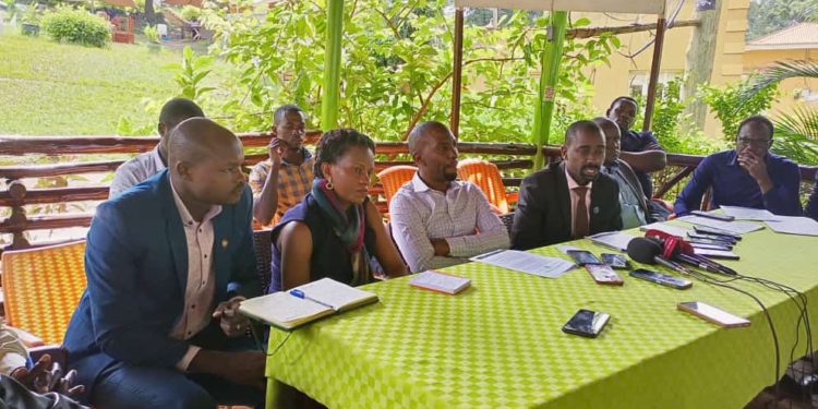 Specialised doctors threaten to strike