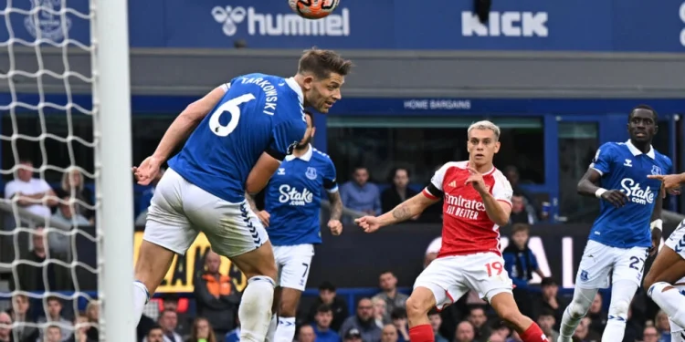 Trossard strikes as Arsenal end Everton curse
