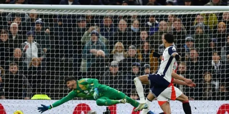 Tottenham survive Man Utd comeback to reach League Cup semis