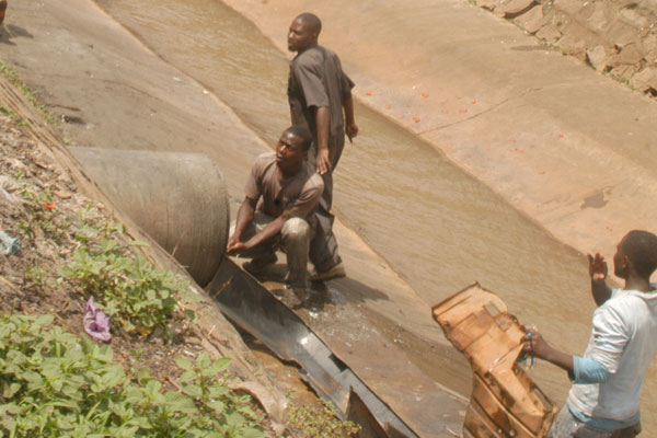 Traders-call-for-water-provision Men cleaning a drainage channel at Kisekka market